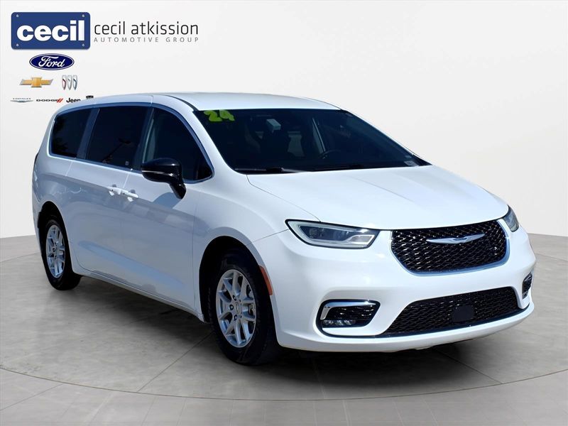 Used 2024 Chrysler Pacifica Touring L