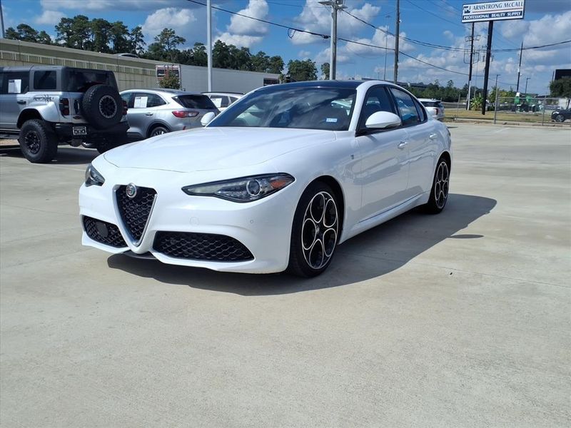 Used 2022 Alfa Romeo Giulia TiImage 11