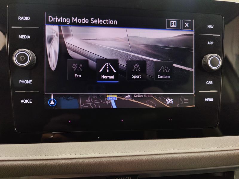 Used 2025 Volkswagen Taos SEL AWD w/Sunroof/NavImage 25