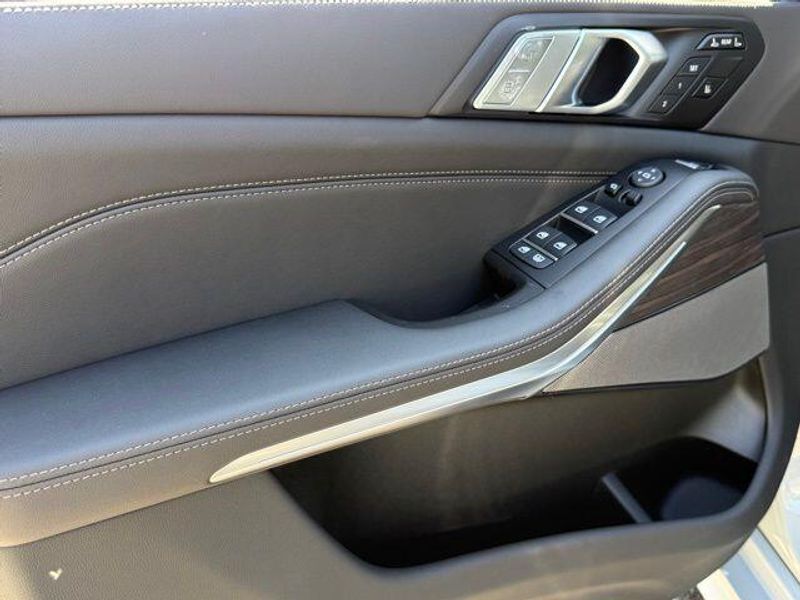 New 2026 BMW X7 xDrive40iImage 15