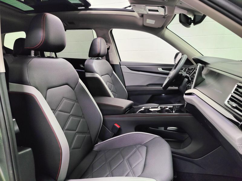 Used 2025 Volkswagen Atlas Peak Edition AWD w/SunroofImage 6