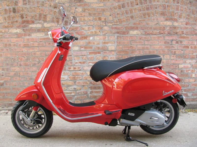 2023 Vespa Sprint 50   in a Rosso Coraggioso exterior color. Motoworks Chicago 312-738-4269 motoworkschicago.com 