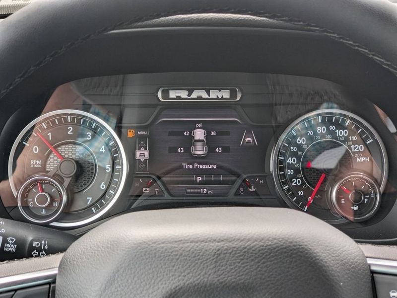 2025 RAM 1500 Big Horn Crew Cab 4x4 5