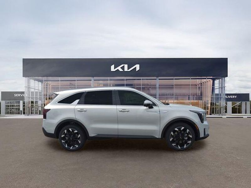 New 2026 Kia Sorento SXImage 2