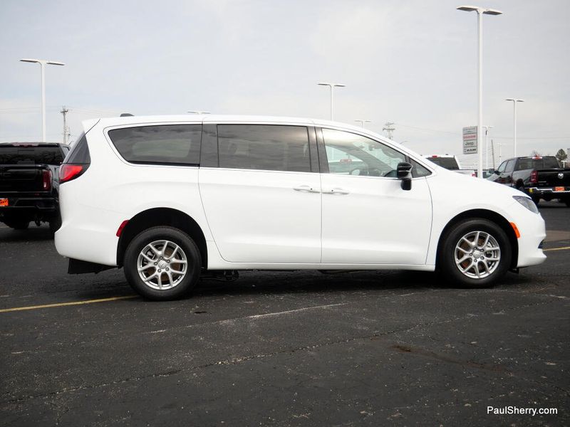 New 2026 Chrysler Voyager Lx