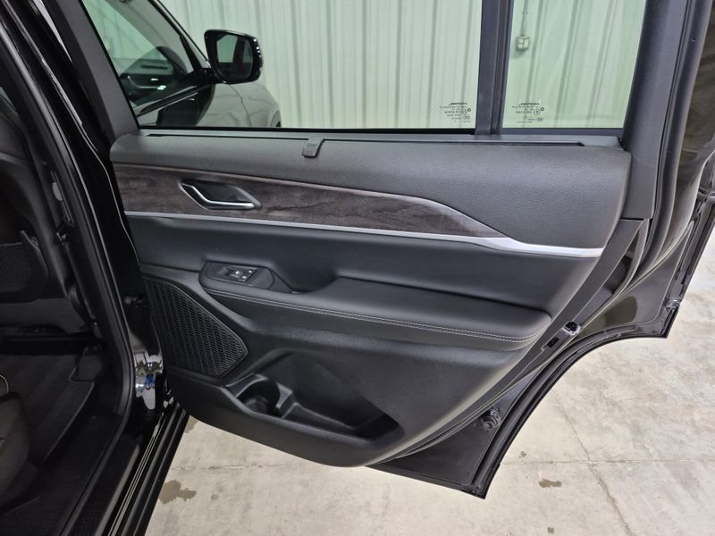 New 2025 Jeep Grand Cherokee L Limited 4x4Image 7