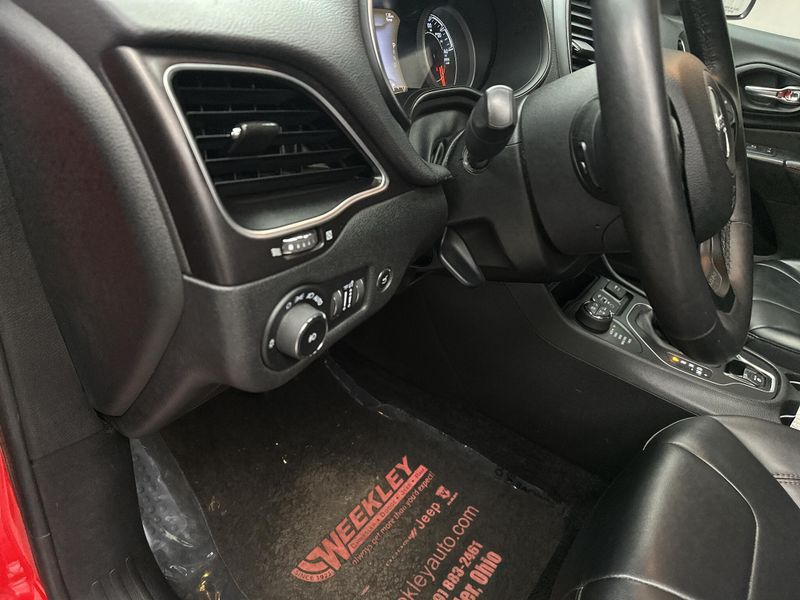 Used 2019 Jeep Cherokee TrailhawkImage 4