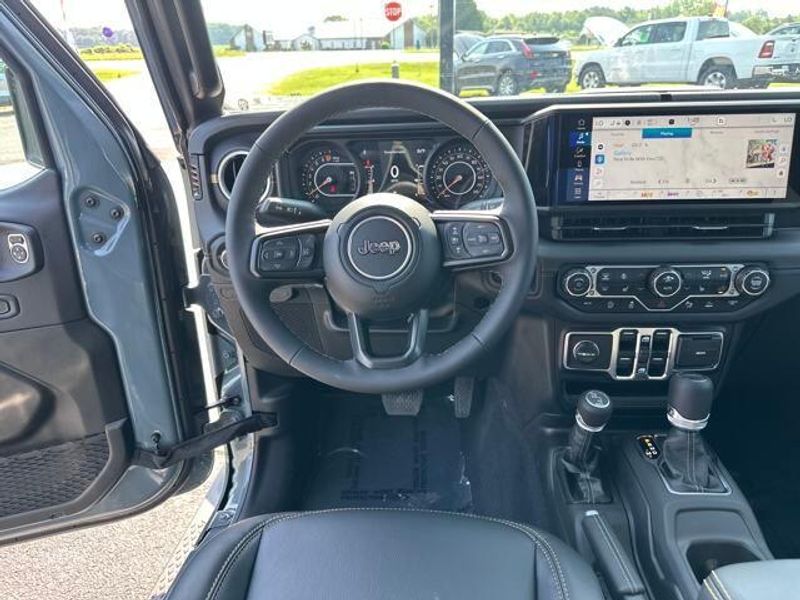 New 2025 Jeep Gladiator High Tide 4x4