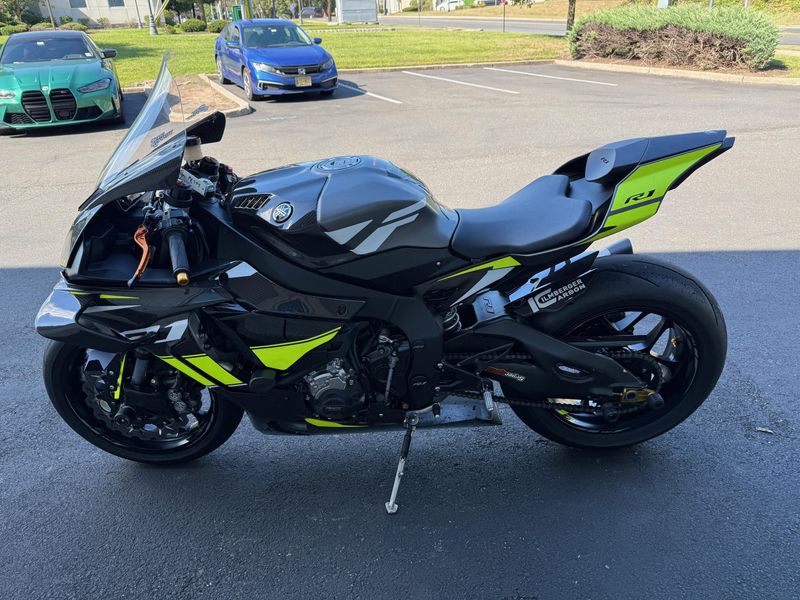 2016 Yamaha YZF-R1Image 2