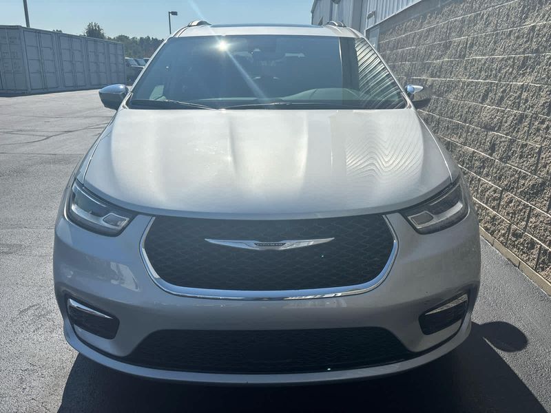 2023 Chrysler Pacifica Limited photo 5