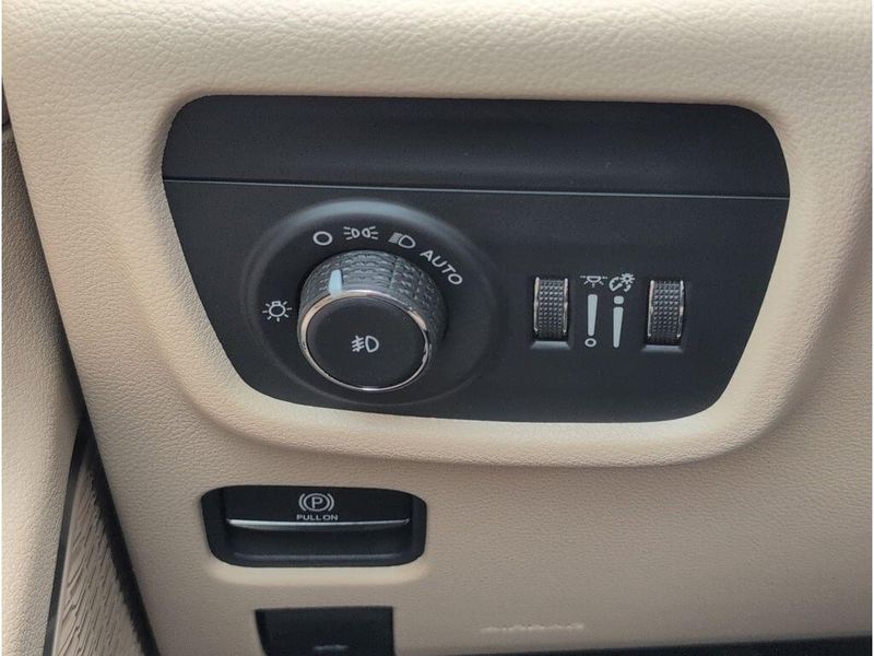 New 2026 Jeep Grand Cherokee Limited 4x2Image 29