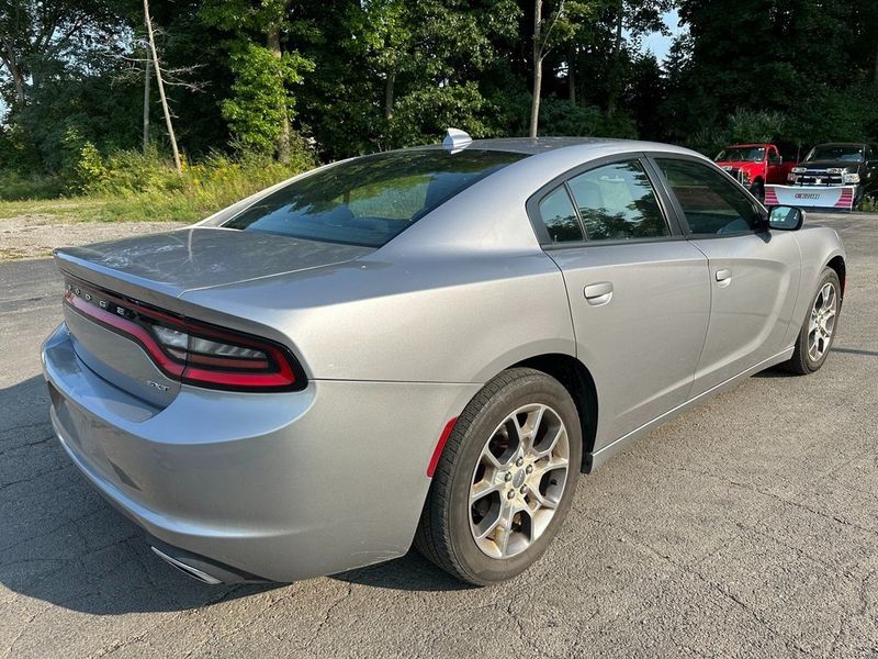 2016 Dodge Charger SXTImage 12