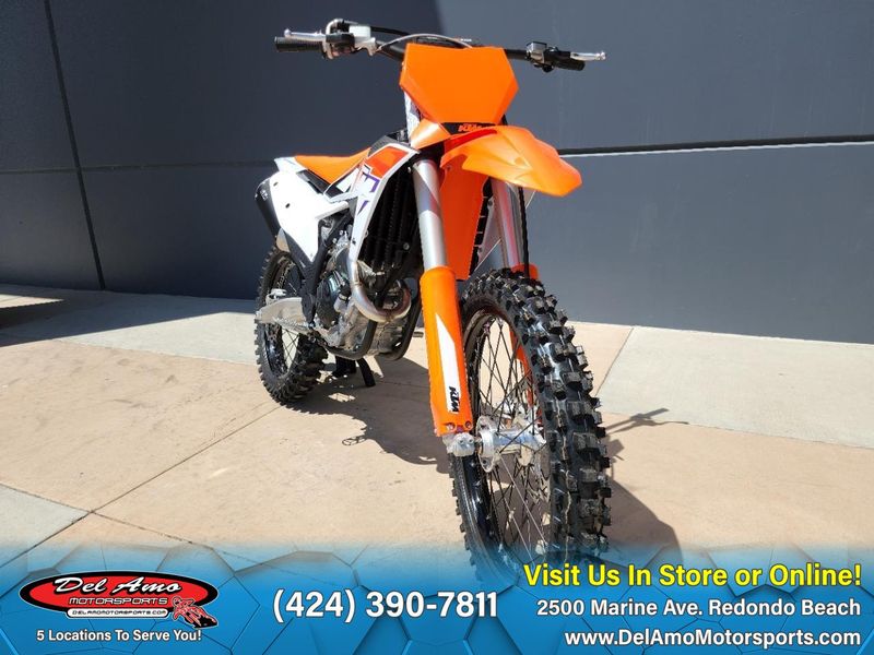 2024 KTM 250 SX-F  in a ORANGE exterior color. Del Amo Motorsports of Redondo Beach (424) 304-1660 delamomotorsports.com 