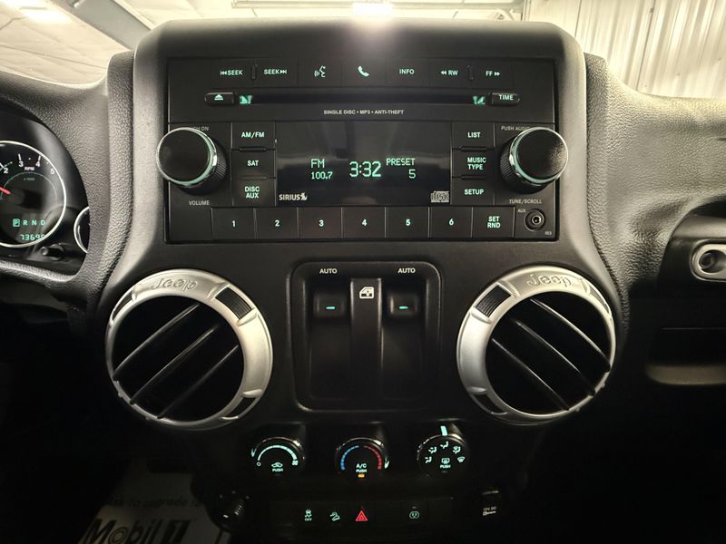 Used 2017 Jeep Wrangler JK SaharaImage 28