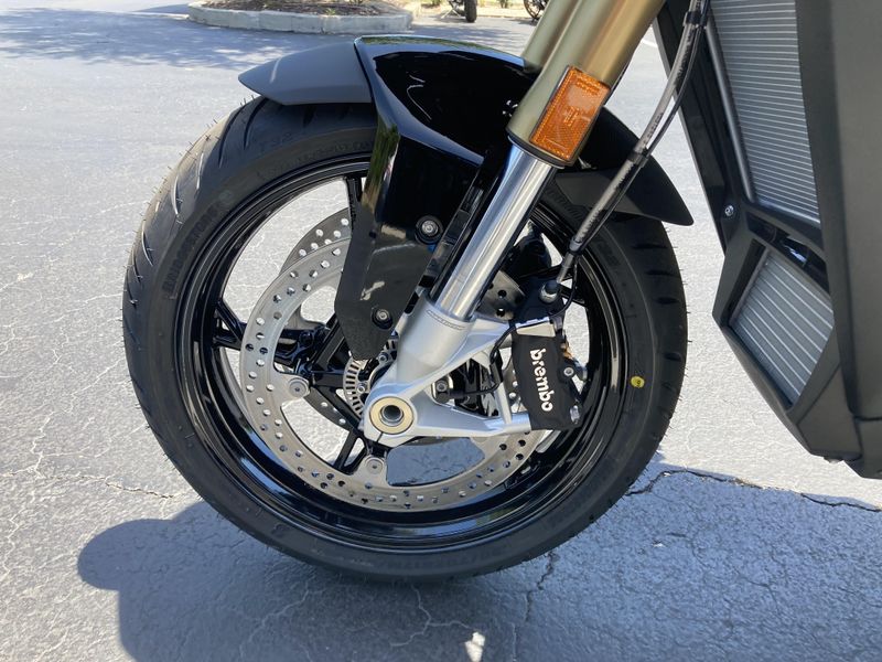 2025 BMW S 1000 XR 
