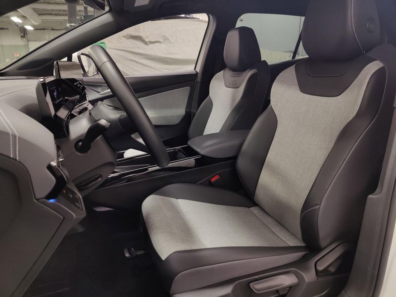 Used 2024 Volkswagen ID.4 StandardImage 12