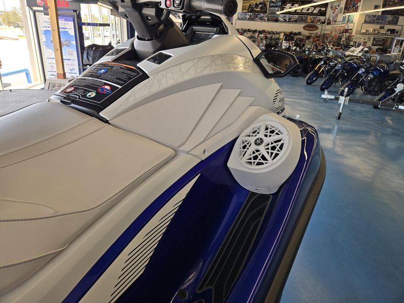 2025 Yamaha GP SVHO WAUDIO WHITE AND RACING BLUE Image 8