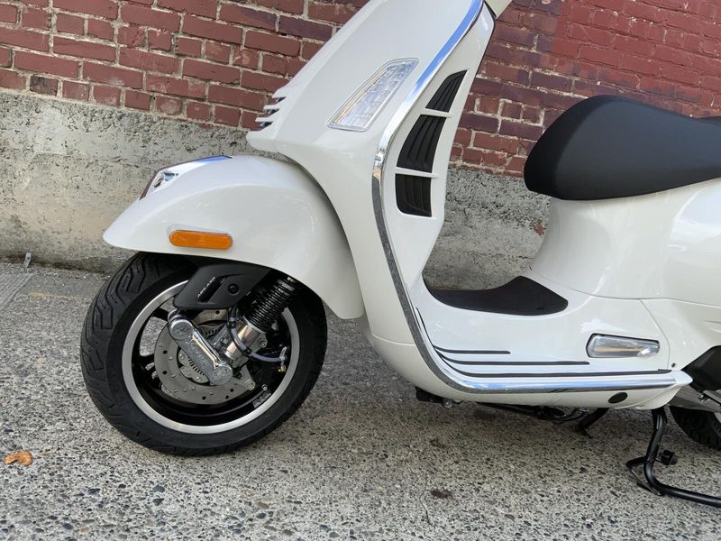 New 2027 Vespa GTS 310 SUPER 