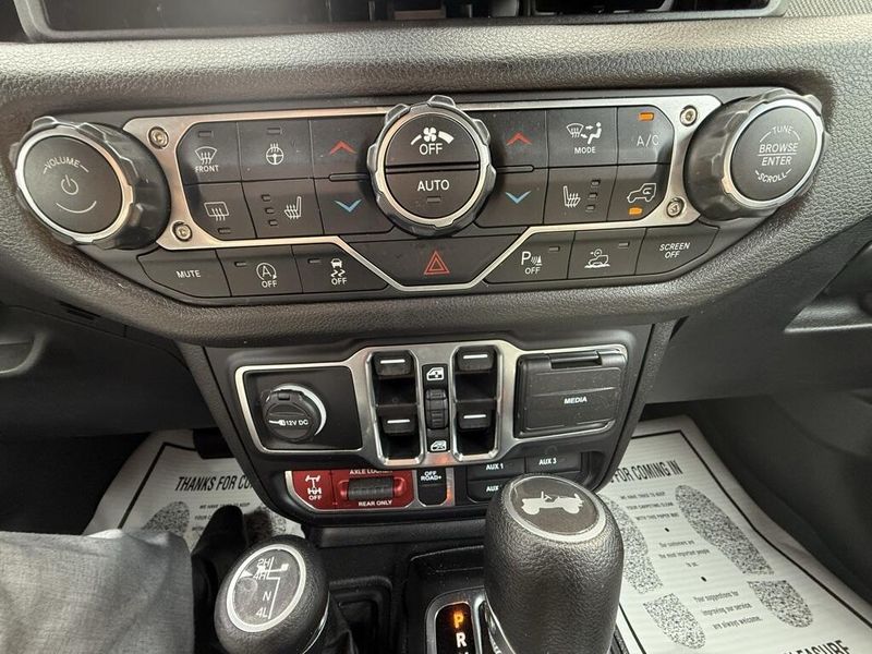 2024 Jeep Wrangler Willys photo 24