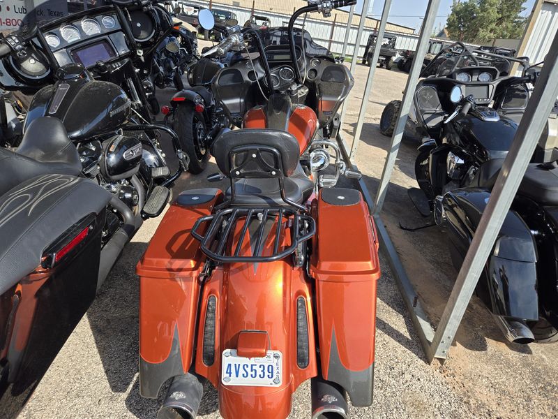 USED 2013 HARLEY ROAD GLIDE CVO  CUSTOM Image 4