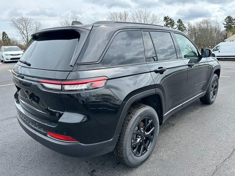 2025 Jeep Grand Cherokee Altitude X 4x4Image 8