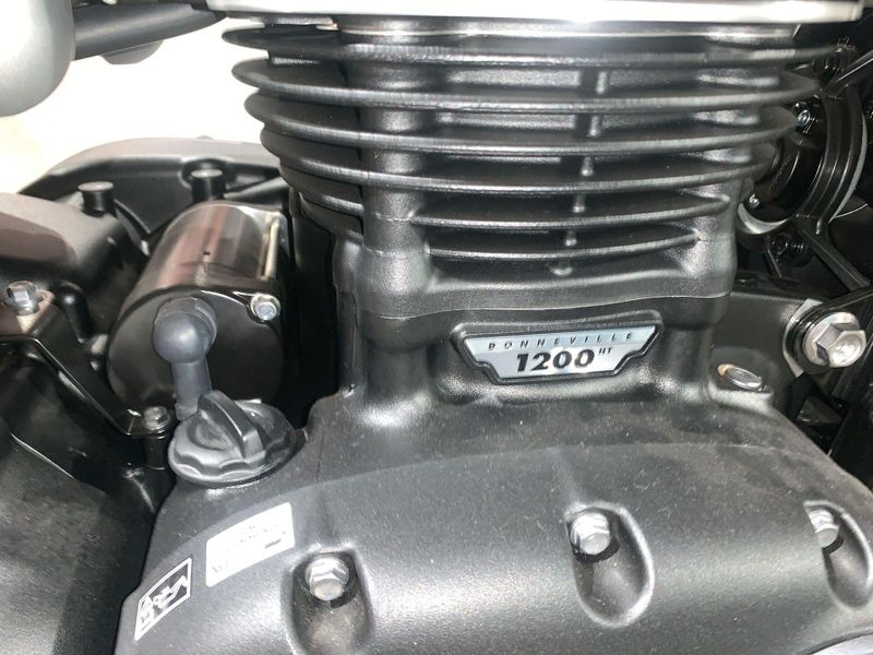 New 2025 Triumph BONNEVILLE BOBBER Image 14