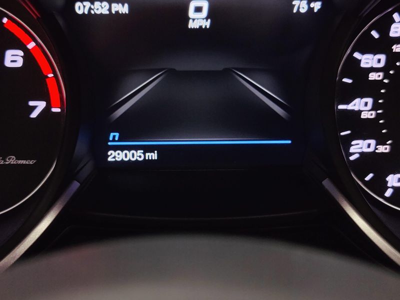 Used 2022 Alfa Romeo Stelvio Ti AWD w/Sunroof & NavImage 32