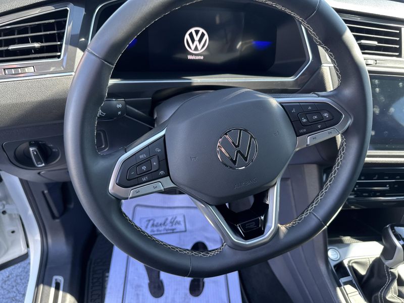 Used 2023 Volkswagen Tiguan SE R-Line BlackImage 29
