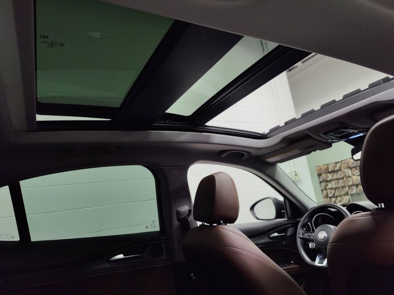 2021 Alfa Romeo Stelvio Nero AWD w/Sunroof/Activ AsstImage 6