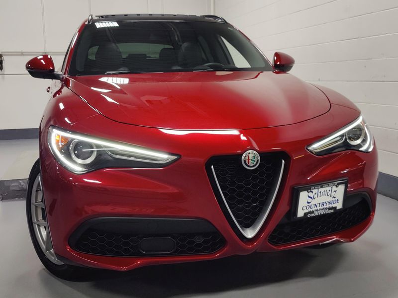 2018 Alfa Romeo Stelvio Ti Sport photo 2