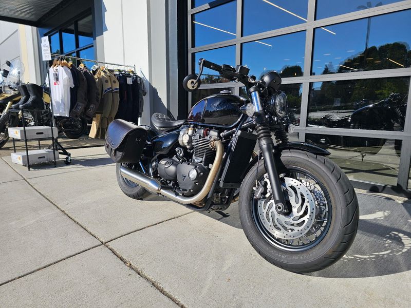 2024 Triumph Bonneville Bobber Stealth Edition