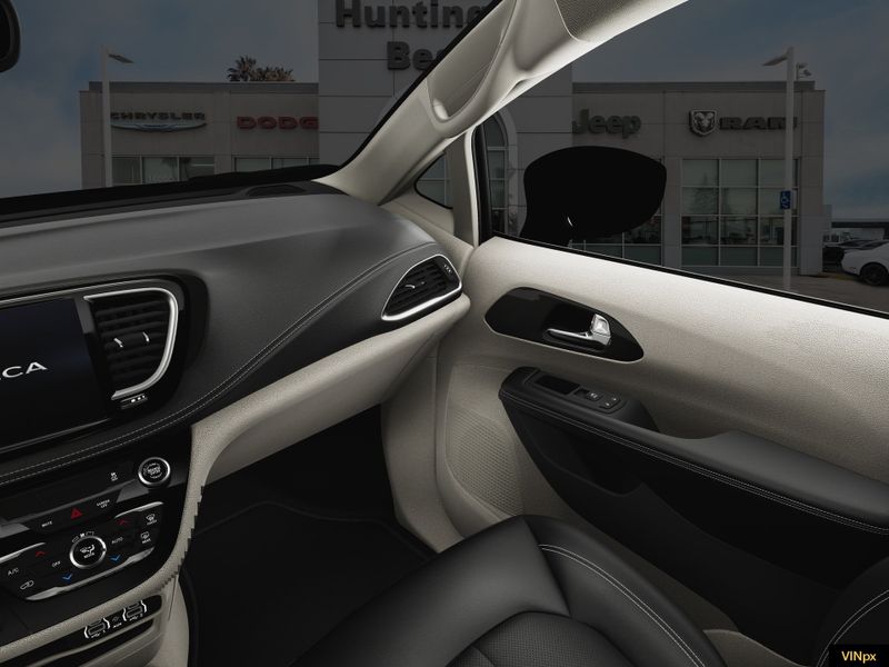 2024 Chrysler Pacifica Hybrid SelectImage 19