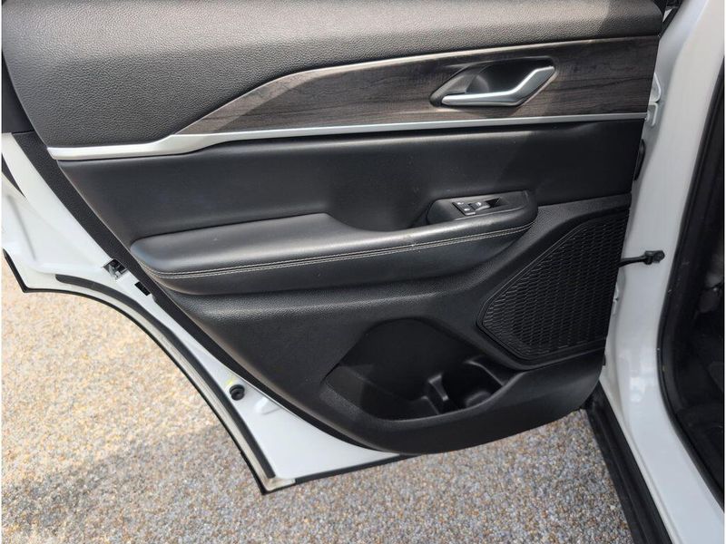 Used 2023 Jeep Grand Cherokee LimitedImage 31