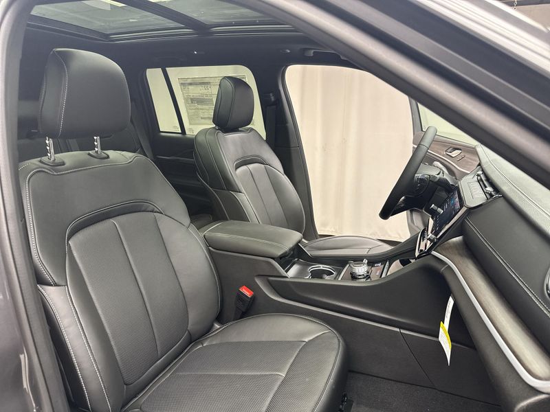 New 2026 Jeep Grand Cherokee Limited Reserve 4x4Image 16