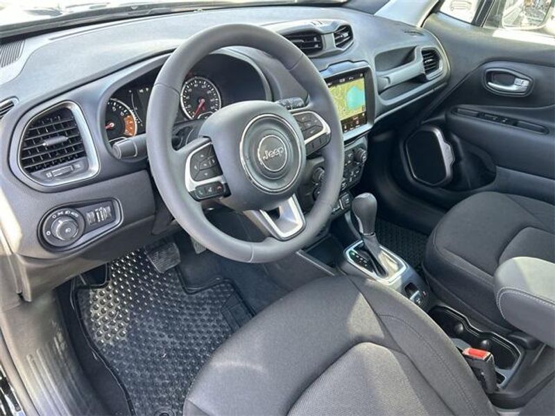 2023 Jeep Renegade Latitude 4x4Image 15