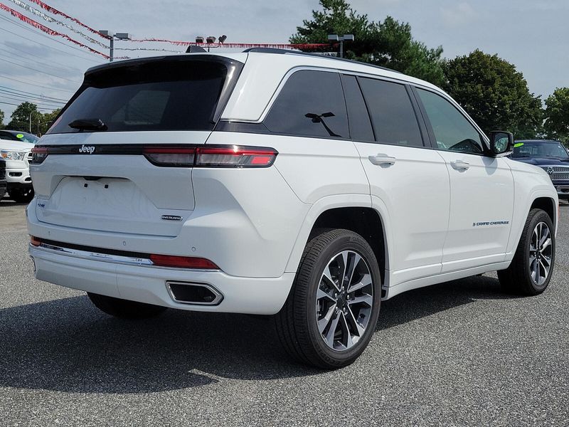 2023 Jeep Cherokee Overland 4xe photo 4