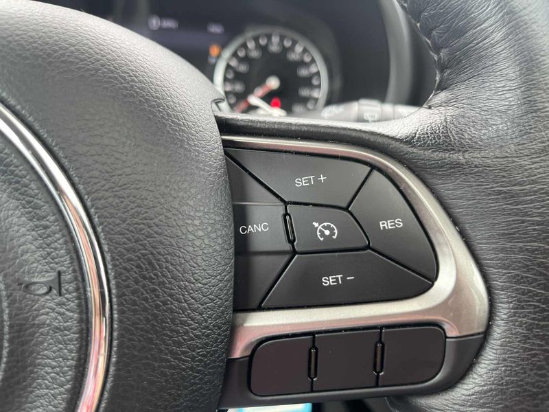 Used 2022 Jeep Renegade Image 20