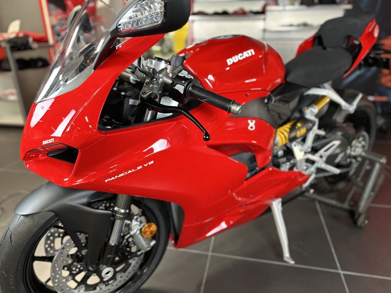 2025 Ducati PANIGALE V2 Image 6