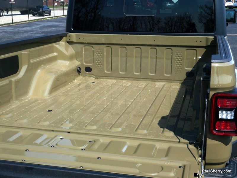 New 2025 Jeep Gladiator Willys 4x4