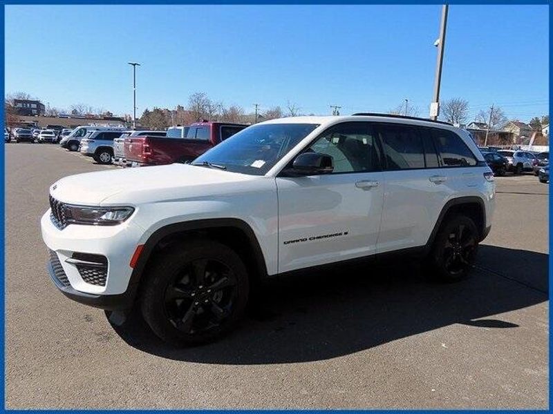 2023 Jeep Grand Cherokee AltitudeImage 1