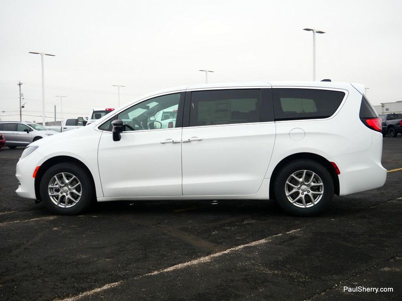 New 2026 Chrysler Voyager Lx