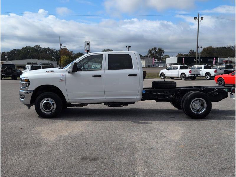 New 2026 RAM 3500 Tradesman Crew Cab Chassis 4x4 60
