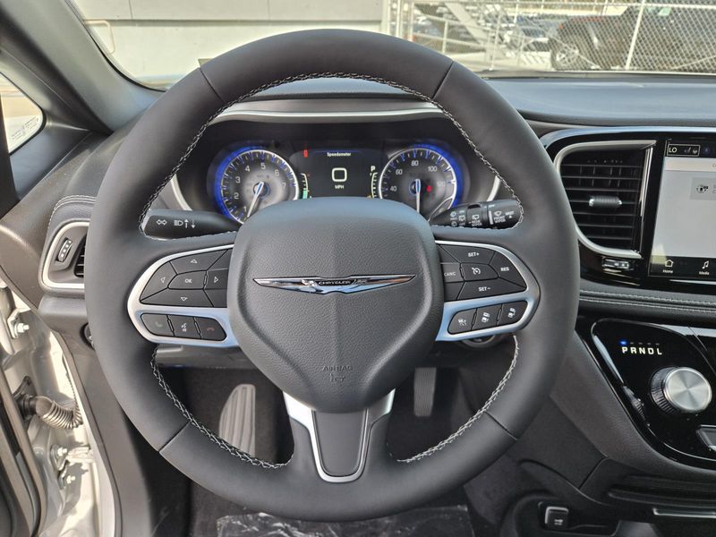 New 2026 Chrysler Pacifica Select FWD