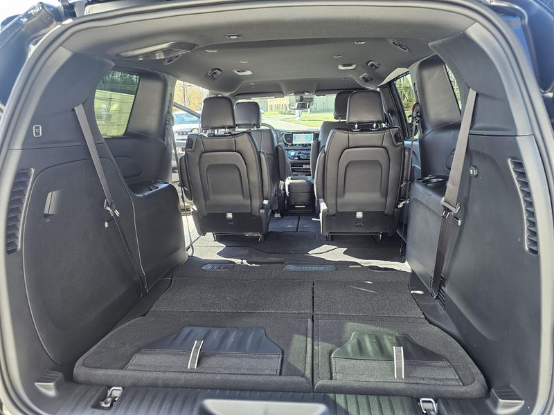 New 2026 Chrysler Pacifica Select AwdImage 11