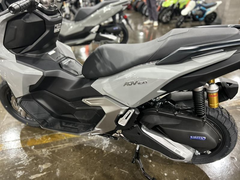 New 2026 Honda ADV160 Image 12