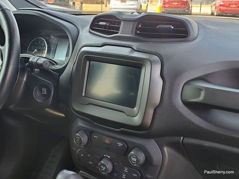 2020 Jeep Renegade Altitude photo 12