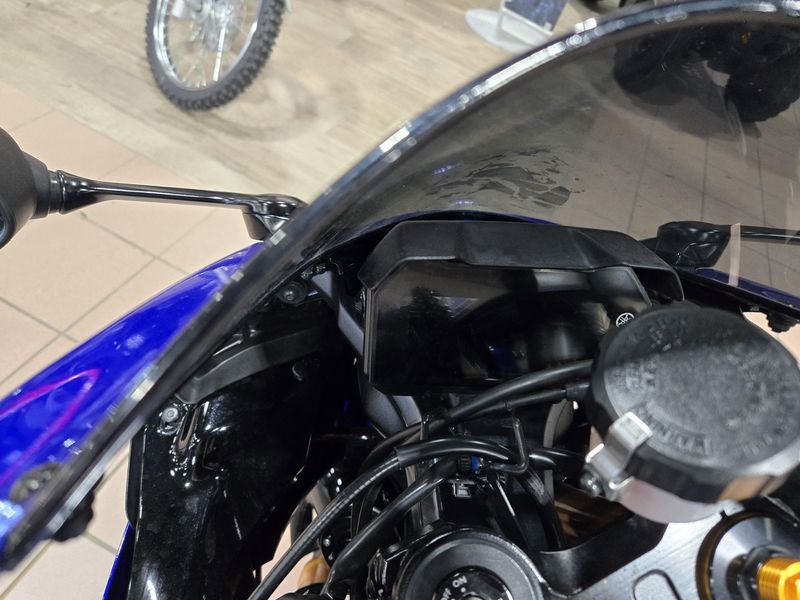 USED 2025 YAMAHA YZF R7 Image 14