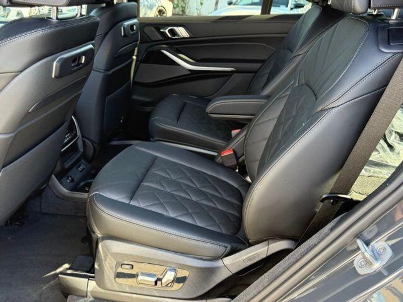 New 2026 BMW X7 xDrive40iImage 31