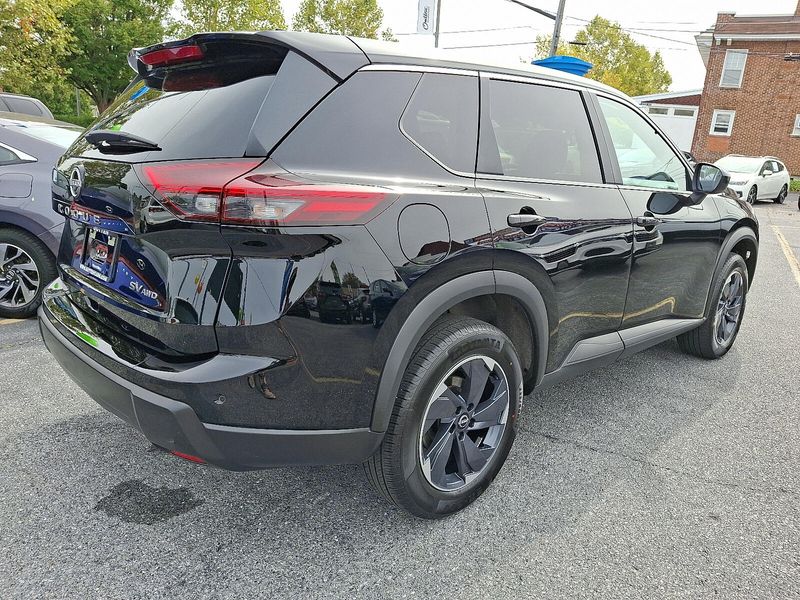 2024 Nissan Rogue SV AWD photo 3