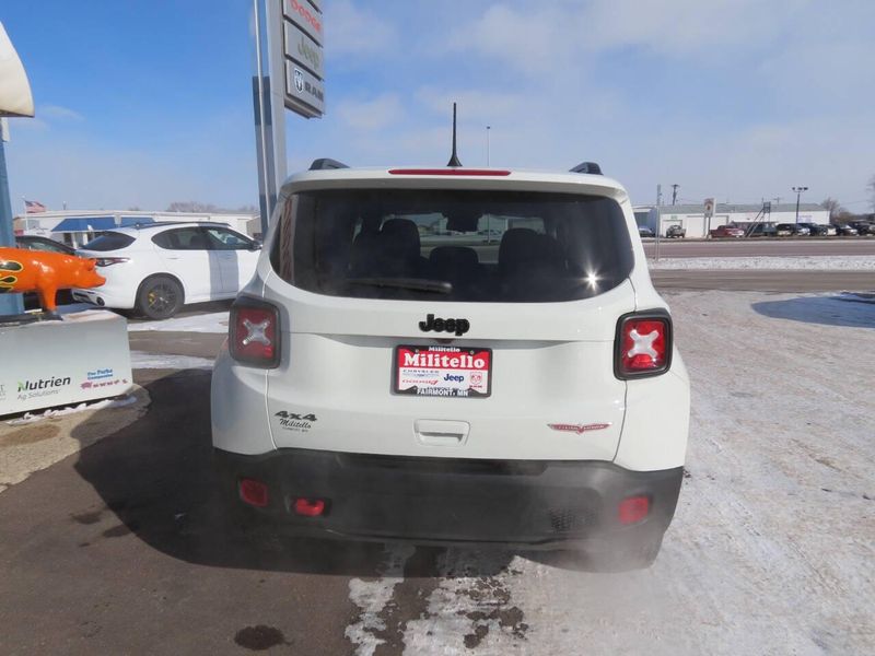 2023 Jeep Renegade Trailhawk 4x4 4dr SUVImage 3